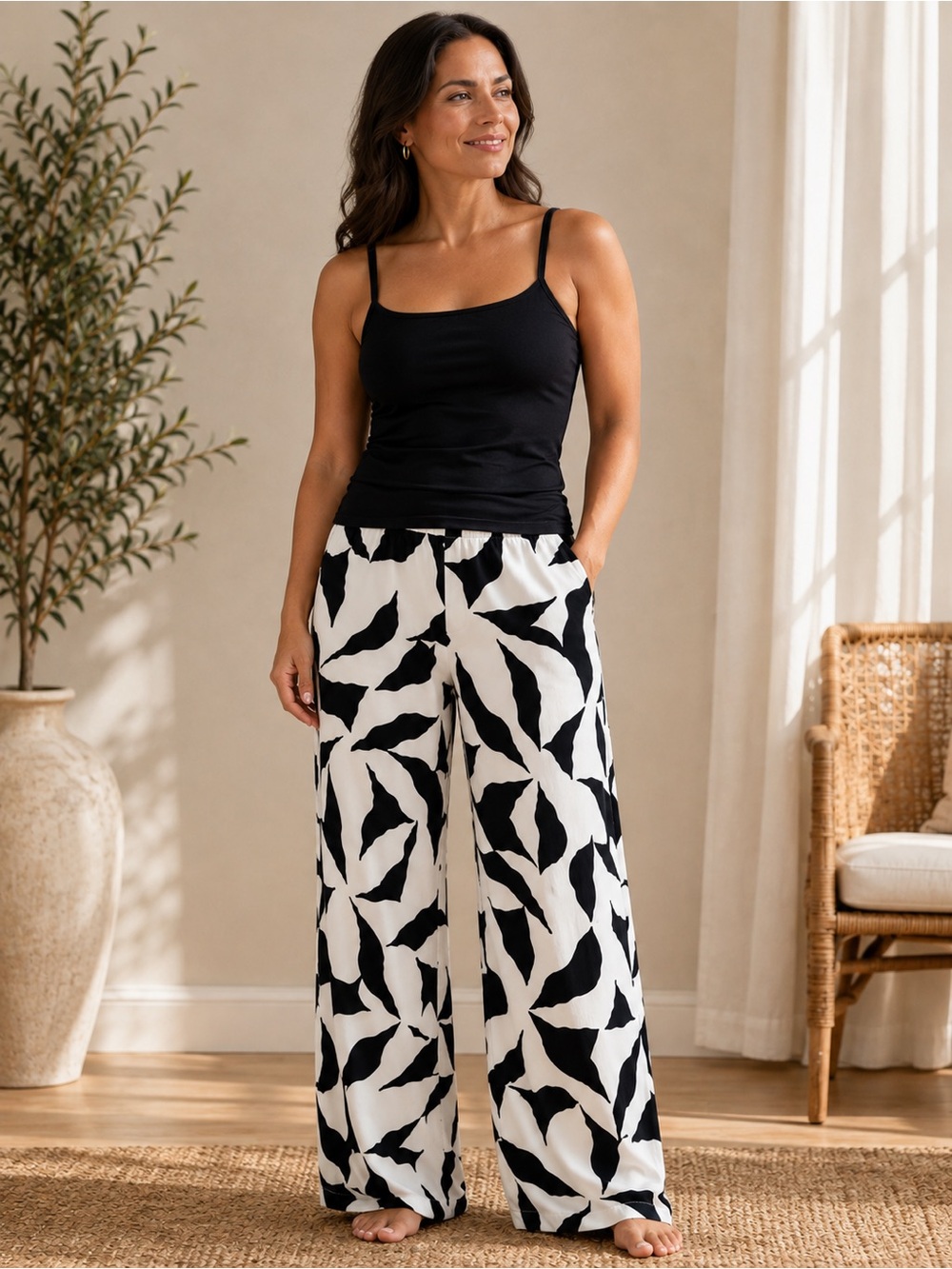 Vince Camuto Black & White Leaf-Print Wide-Leg Pants